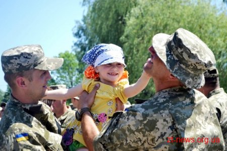 Бійці 30-ї бригади вперше за три роки повернулися додому у повному складі
