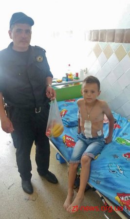 У Новограді-Волинському невдале падіння на тротуарі ледь не коштувало хлопчику життя