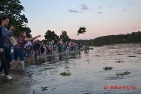 Тисячі житомирян прийшли подивитись на дійство організоване до свята Івана Купала