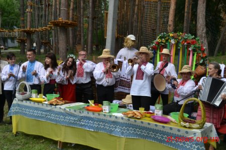 Тисячі житомирян прийшли подивитись на дійство організоване до свята Івана Купала