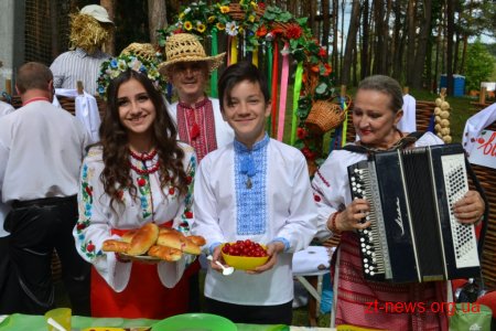 Тисячі житомирян прийшли подивитись на дійство організоване до свята Івана Купала