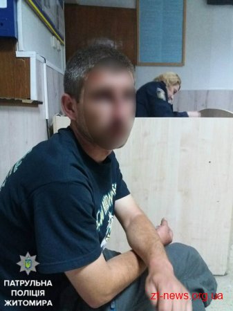 Патрульні затримали чоловіка, який відібрав у перехожого два мобільні телефони та ланцюжок