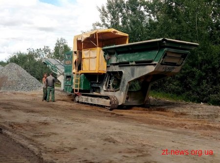 Підрядники повністю розібрали дорожнє покриття поблизу Житомира
