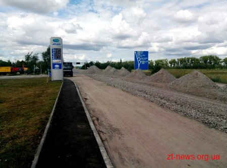 Підрядники повністю розібрали дорожнє покриття поблизу Житомира