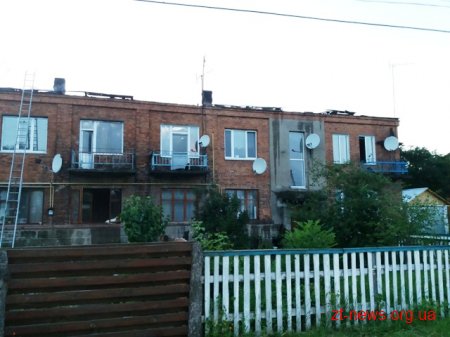 На Житомирщині рятувальники ліквідували пожежу в двоповерховому житловому будинку