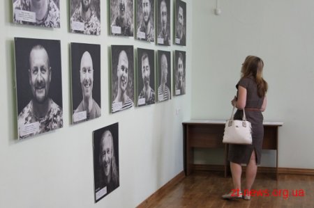 У Житомирі волонтери презентували фотопроект «Якби не війна»