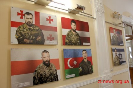 У Житомирі волонтери презентували фотопроект «Якби не війна»