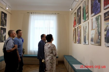 У Житомирі волонтери презентували фотопроект «Якби не війна»