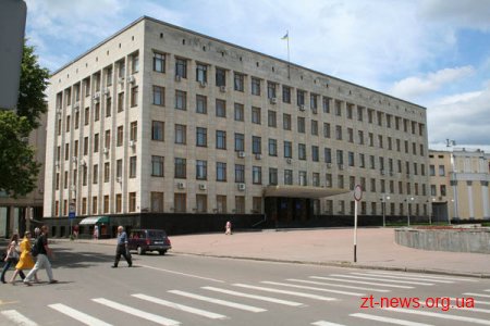 У Житомирі хлопець виліз на будівлю ОДА, щоб зробити селфі