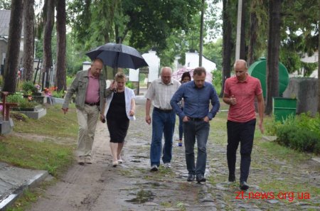 У Житомирі почали упорядковувати «Польський цвинтар»