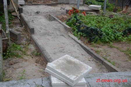 У Житомирі почали упорядковувати «Польський цвинтар»