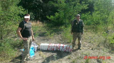 На залізничній станції «Виступовичі» оперативники затримали чоловіка з 800 пачками сигарет