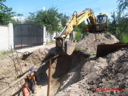 Аварійна служба КП «Житомирводоканал» ліквідовує порив водогону
