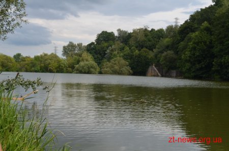 Комунальні служби міста працюють над ліквідацією наслідків пориву
