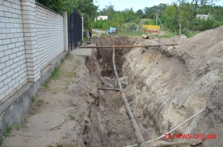Комунальні служби міста працюють над ліквідацією наслідків пориву