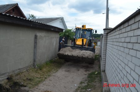 Комунальні служби міста працюють над ліквідацією наслідків пориву