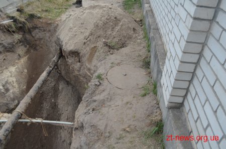 Комунальні служби міста працюють над ліквідацією наслідків пориву