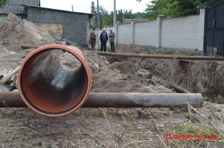Комунальні служби міста працюють над ліквідацією наслідків пориву