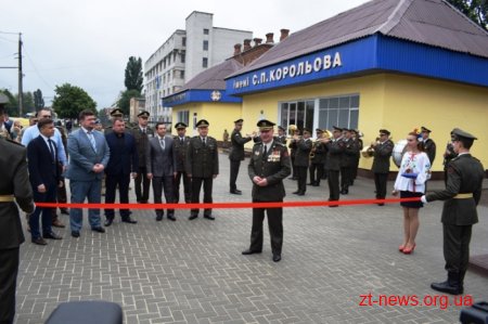 У Житомирському військовому інституті 19 молодих лейтенантів отримали дипломи магістрів