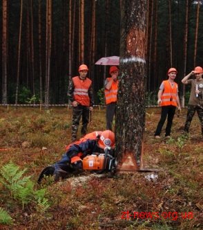 На Житомирщині провели ювілейний конкурс вальників лісу На Житомирщині провели ювілейний конкурс вальників лісу