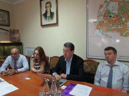 Новоград-Волинський приглядається до сучасної системи вуличного освітлення та відеонагляду Новоград-Волинський приглядається до сучасної системи вуличного освітлення та відеонагляду