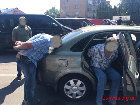 Із хабарем 5 тис. доларів затримали керівництво лікарні при Райківській виправній колонії