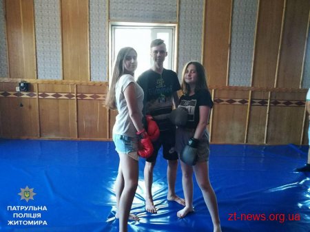 У День відкритих дверей до патрульних на екскурсію приїхали діти
