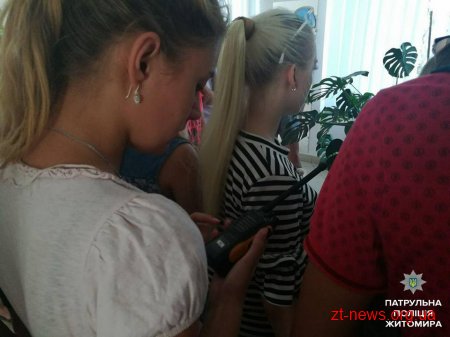 У День відкритих дверей до патрульних на екскурсію приїхали діти