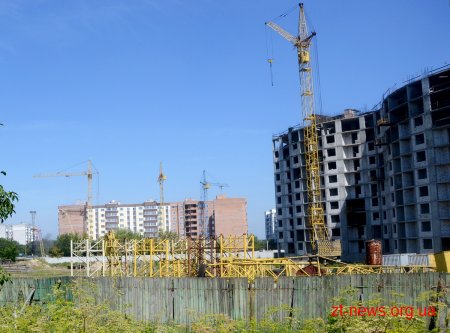 У Житомирі обіцяють добудувати скандальний довгобуд