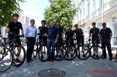 Житомирські копи пересіли на велосипеди