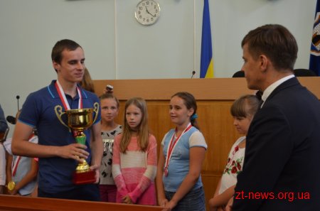 Діти бійців АТО повернулися з відпочинку у Грузії