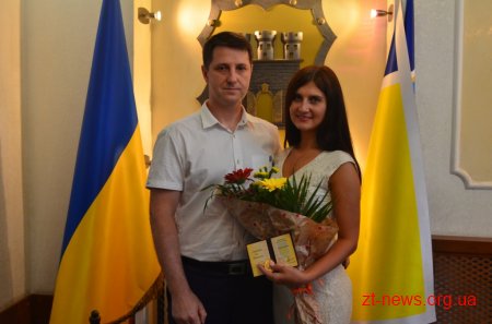 Трьом жителькам Житомира вручили посвідчення та нагрудний знак "Мати-героїня"