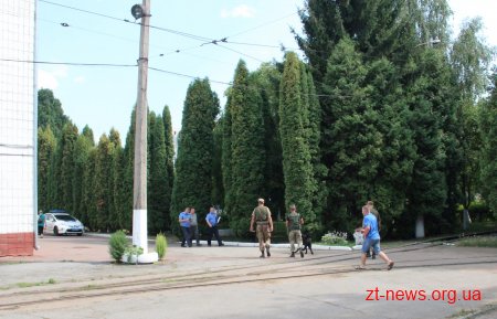 У Житомирі через кредитний борг працівниці невідомий погрожував підірвати підприємство