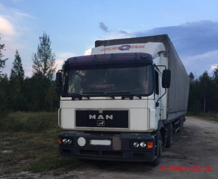 У Житомирському районі поліцейські виявили склад краденої деревини
