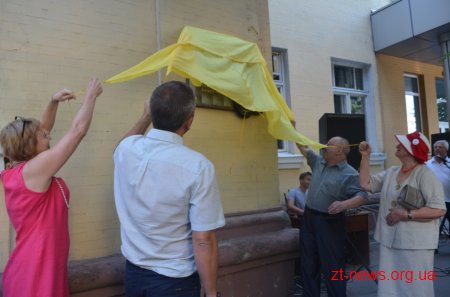 На будинку колишнього Дворянського зібрання відкрили дошку Першому Незалежному українському театру