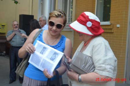 На будинку колишнього Дворянського зібрання відкрили дошку Першому Незалежному українському театру