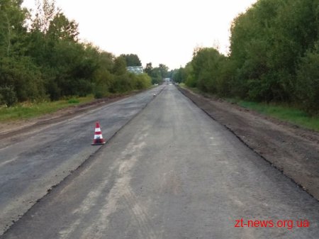 Ремонтні роботи на автодорозі Н-03 Житомир-Чернівці ведуться навіть у вихідні дні