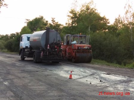Ремонтні роботи на автодорозі Н-03 Житомир-Чернівці ведуться навіть у вихідні дні
