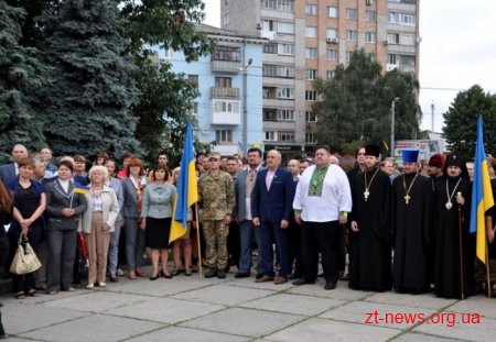 Вранці у Житомирі урочисто підняли Державний Прапор України