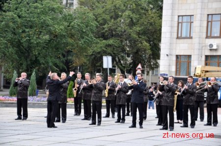 Вранці у Житомирі урочисто підняли Державний Прапор України