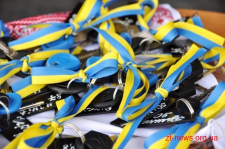 Геннадій Зубко вручив 12 шкільних автобусів районам та громадам Житомирщини
