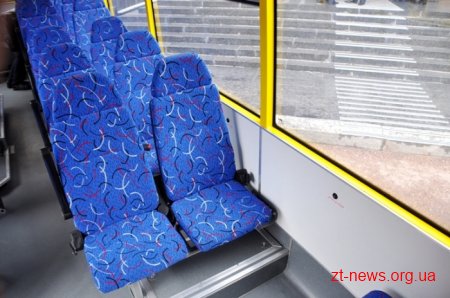 Геннадій Зубко вручив 12 шкільних автобусів районам та громадам Житомирщини