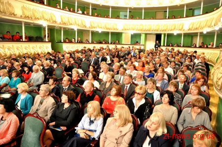 Освітяни області отримали відзнаки на підсумковій конференції вчителів