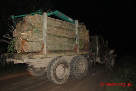 На Житомирщині поліцейські вночі зупинили "Урал", який рухався без номерних знаків