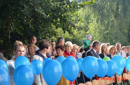 Для 28 тисяч учнів житомирських шкіл пролунав перший дзвоник