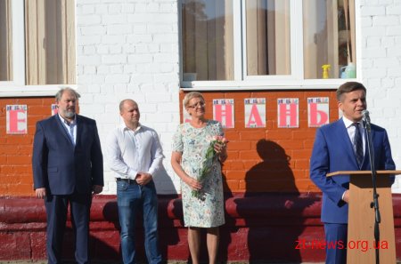 Для 28 тисяч учнів житомирських шкіл пролунав перший дзвоник