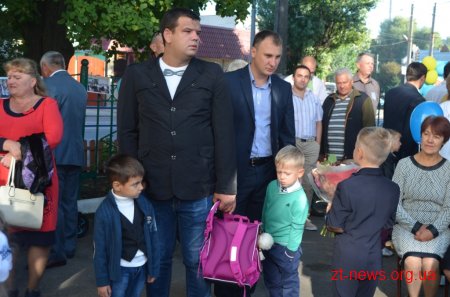 Для 28 тисяч учнів житомирських шкіл пролунав перший дзвоник