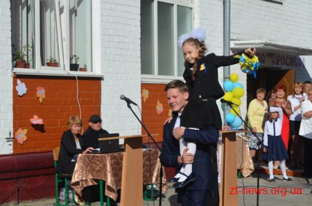 Для 28 тисяч учнів житомирських шкіл пролунав перший дзвоник