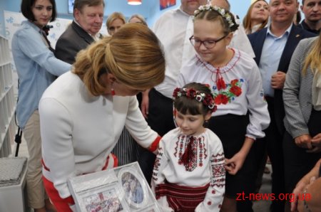 Марина Порошенко відкрила першу Медіатеку на Житомирщині