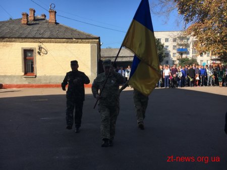 На фасаді Житомирського політехнічнічного ліцею відкрили меморіальну дошку учаснику АТО Віталію Ступаку